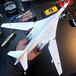 中精质造 白天鹅图160战略轰炸机模型 机翼联动+全机身合金+灯光+支架底座